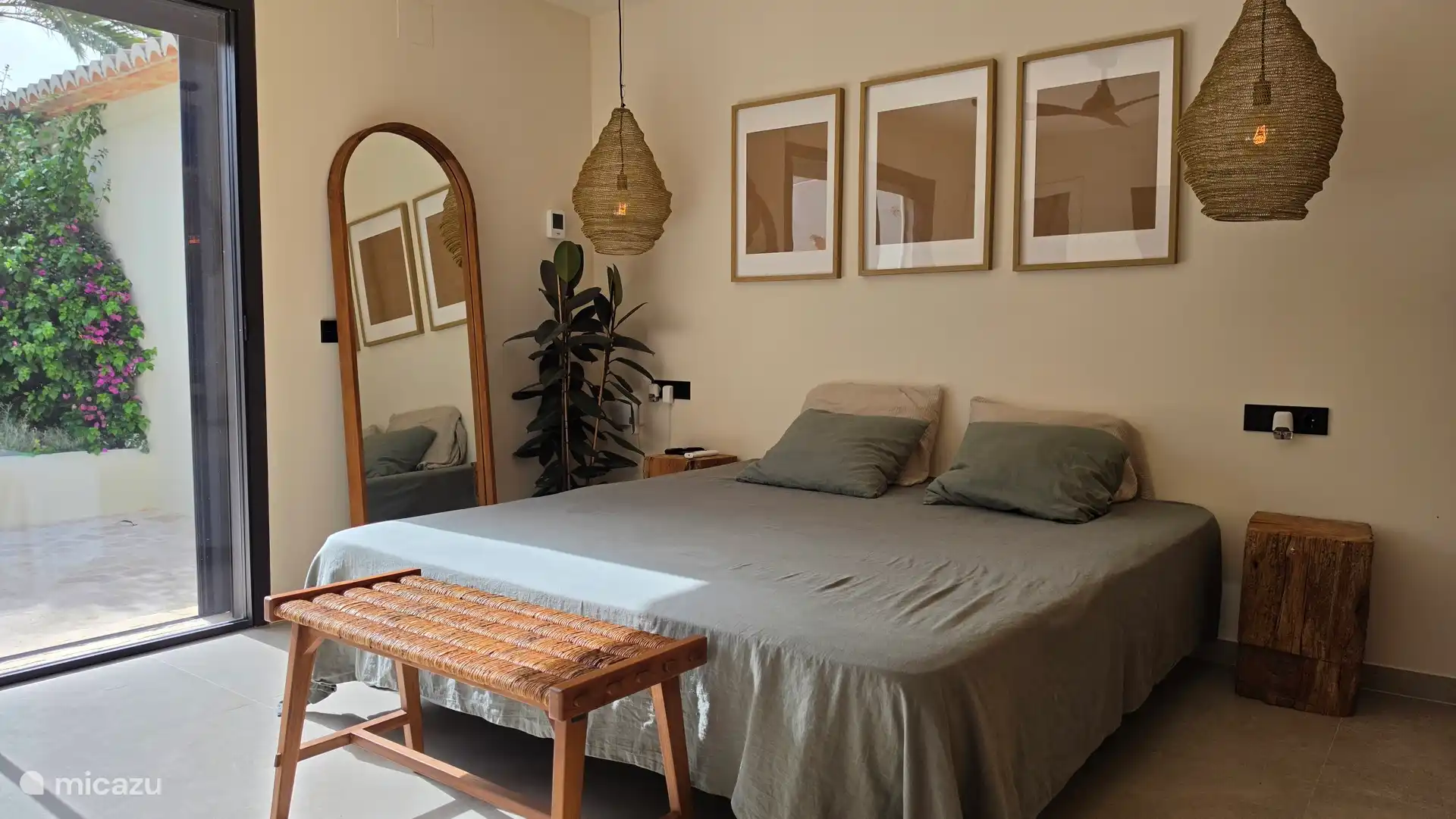Schlafzimmer 1
