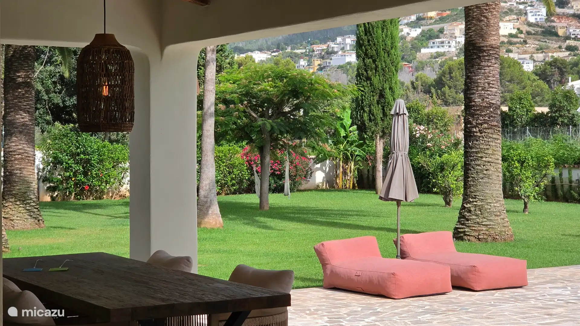 Garten- und Poolterrasse