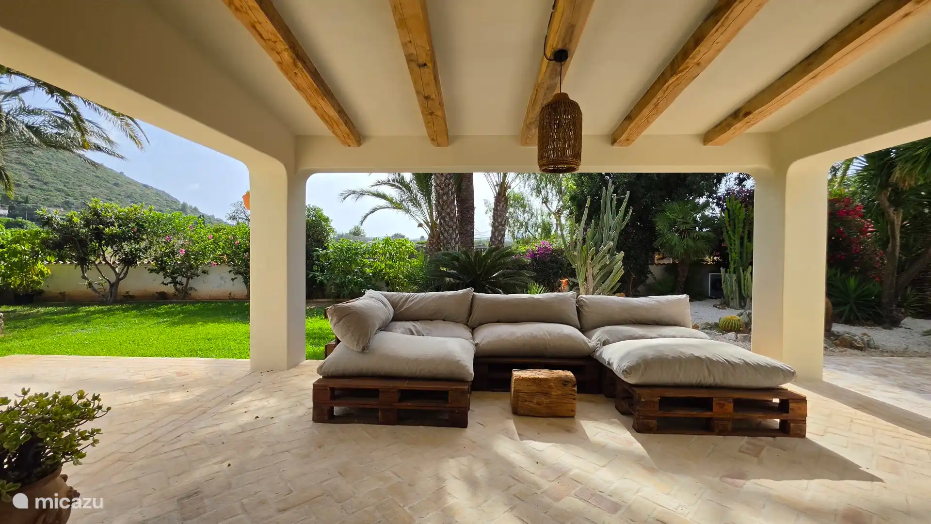 Westliche Terrasse