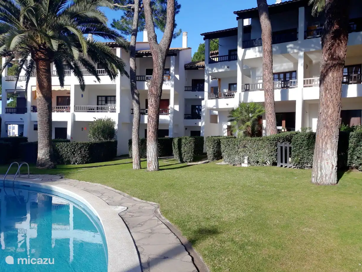Binnentuin met uitzicht richting appartement