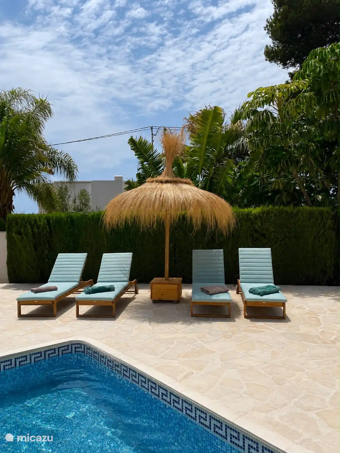 Détendez-vous au bord de la piscine !