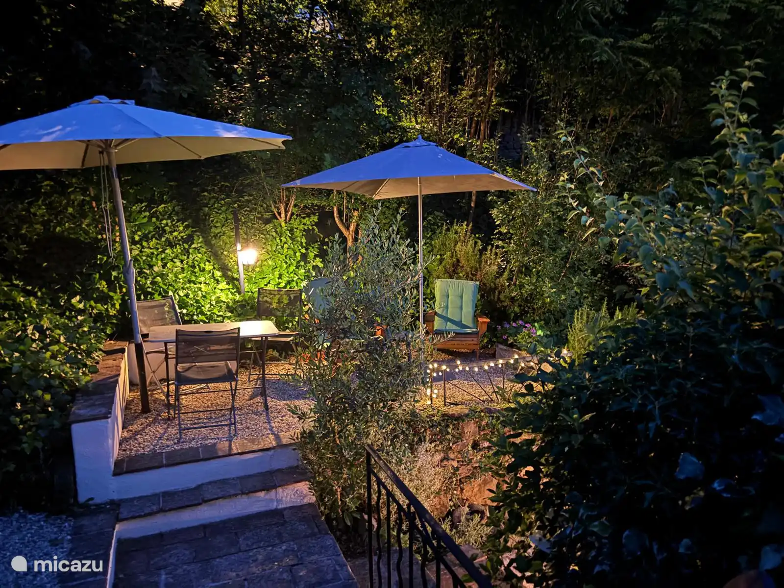 Terrasse avec éclairage du soir