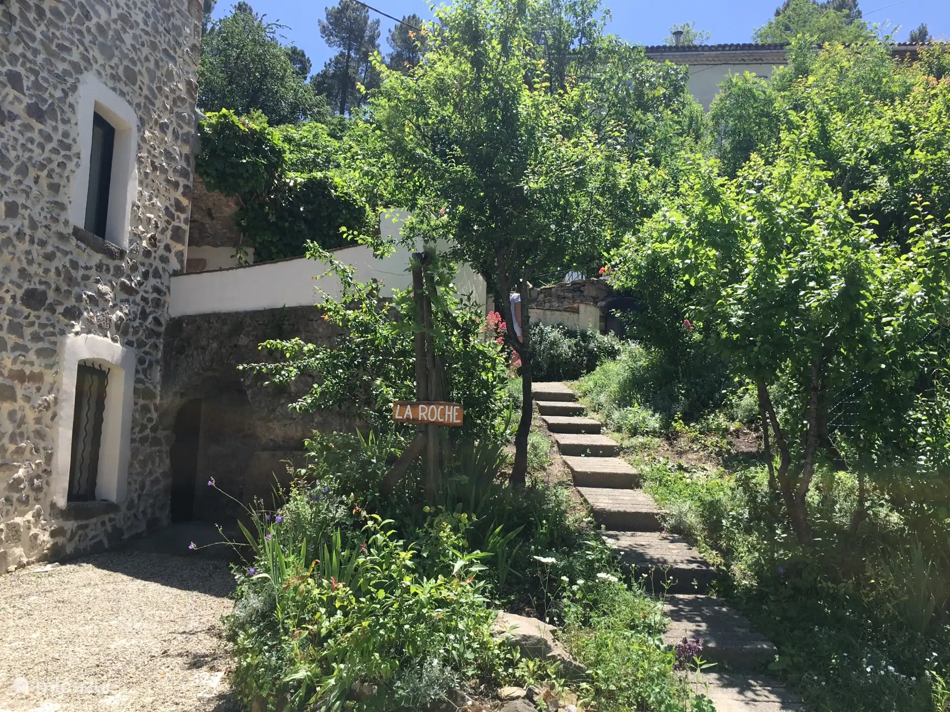 Entre, le gîte a sa propre entrée/entrée