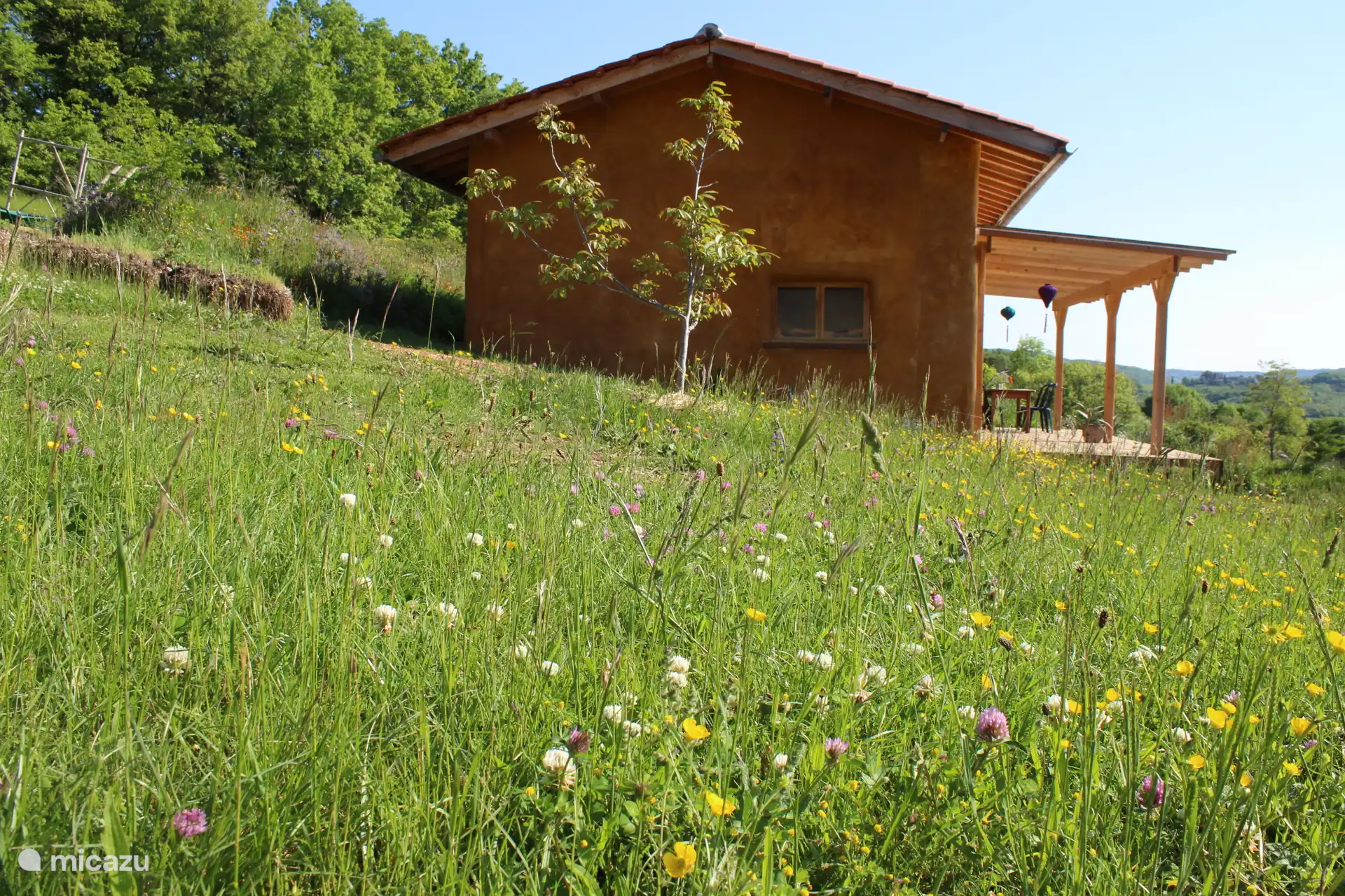 Side straw house