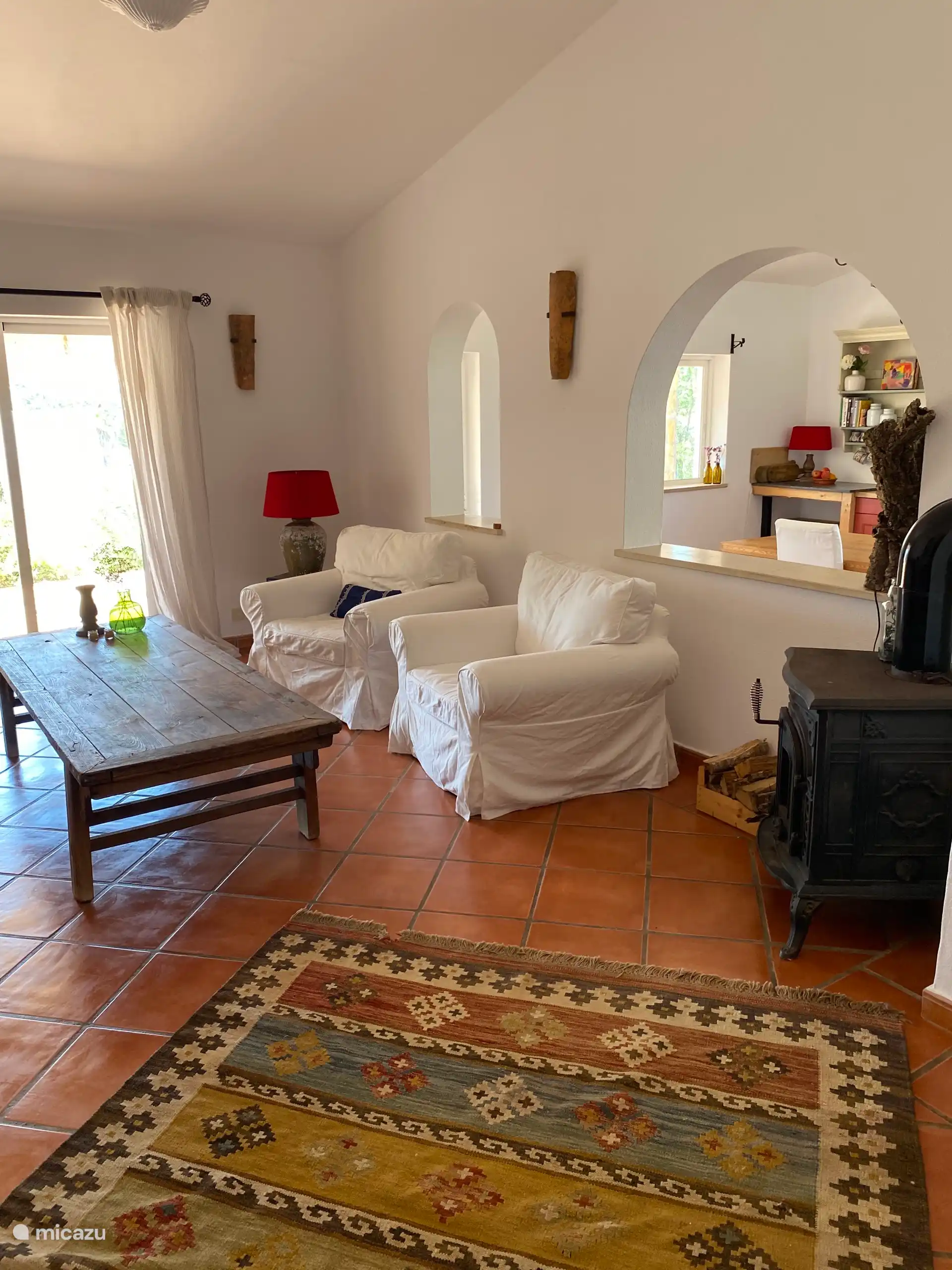 Woonkamer fauteuils en haard
