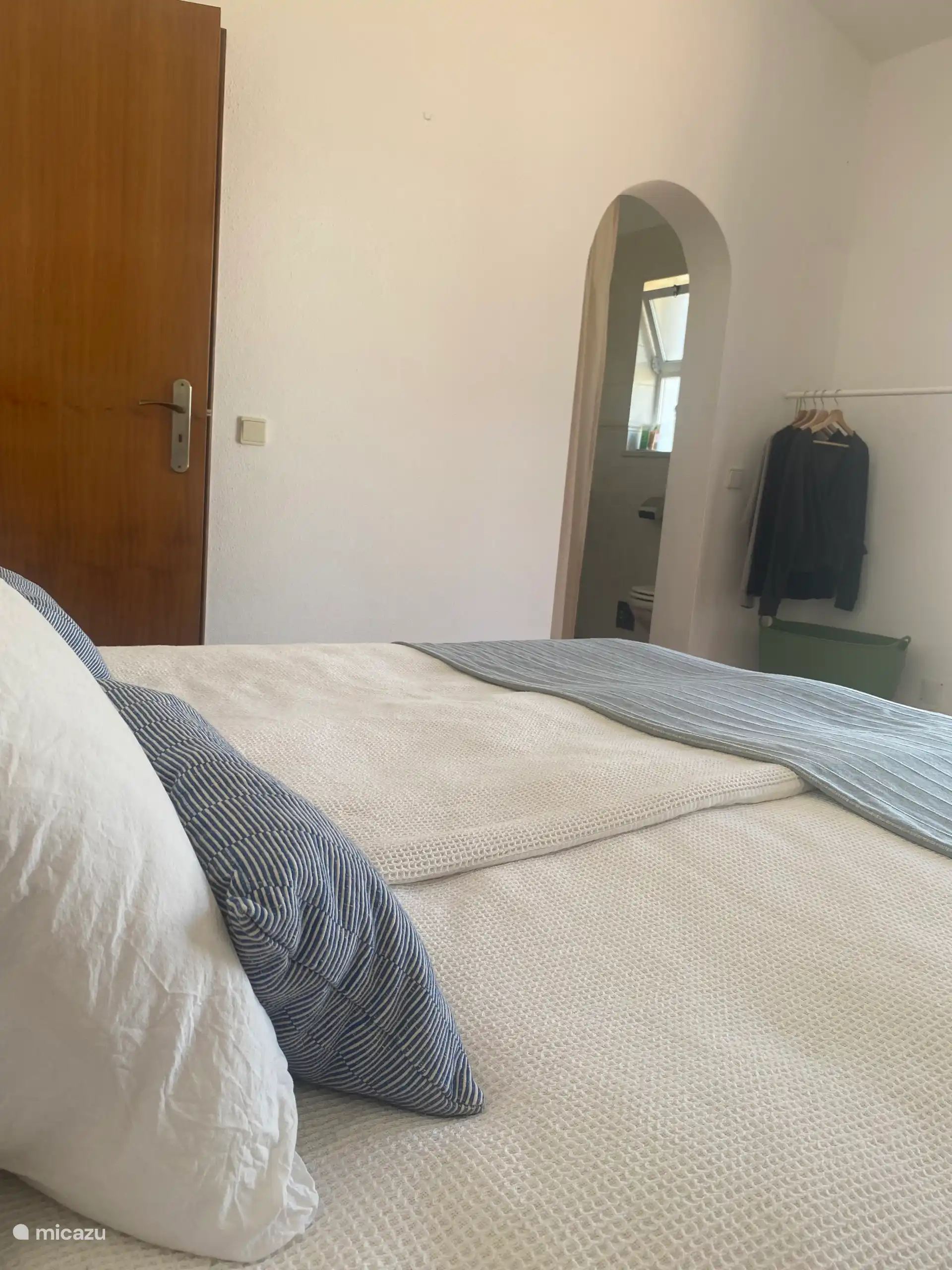 Slaapkamer 1 met badkamer