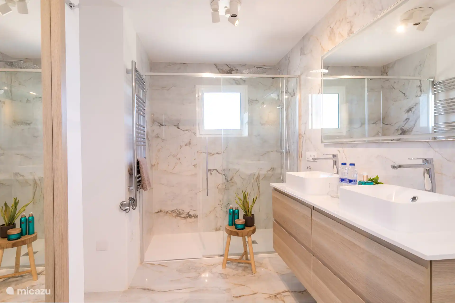 Badkamer 2: ensuite badkamer bij slaapkamer 2
