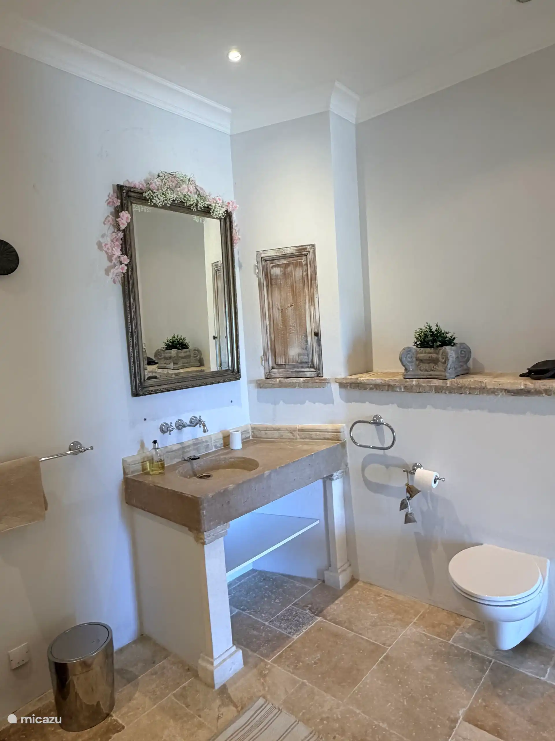 Badezimmer-Hauptschlafzimmer