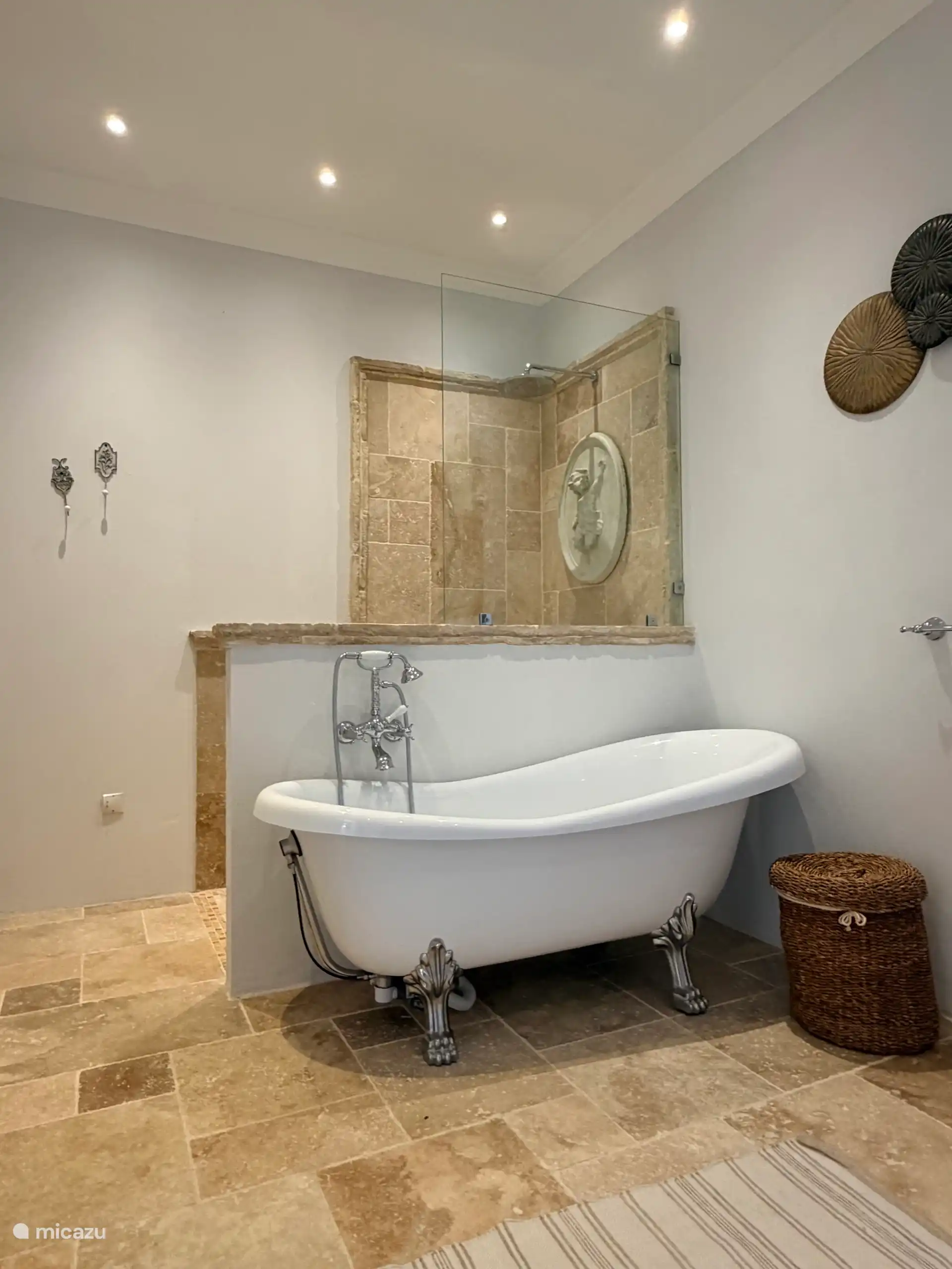 Badezimmer-Hauptschlafzimmer