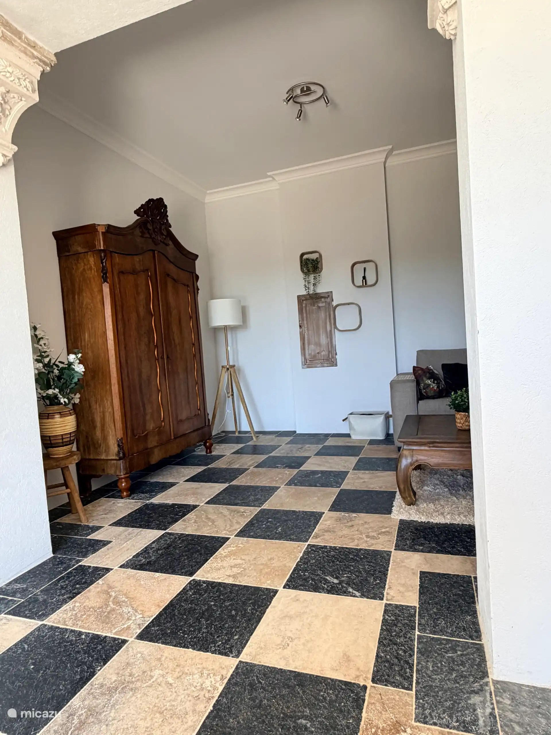 Keller im Loungebereich 