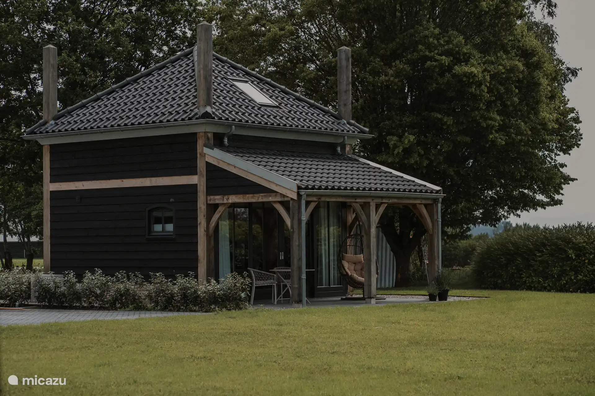 En la parte trasera de nuestra casa encontrarás el B&B, situado en una zona verde y rural