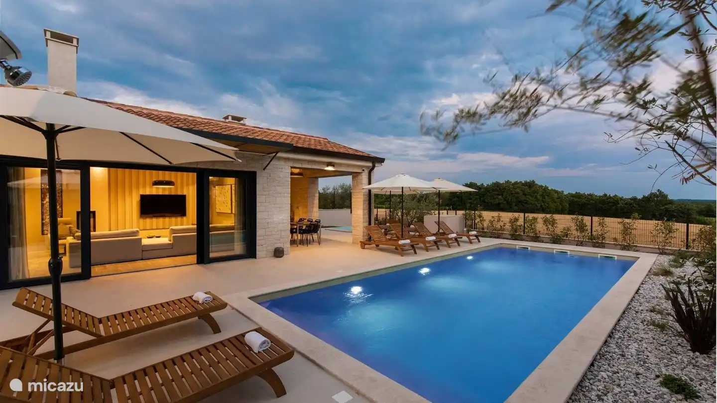 La villa por la tarde
