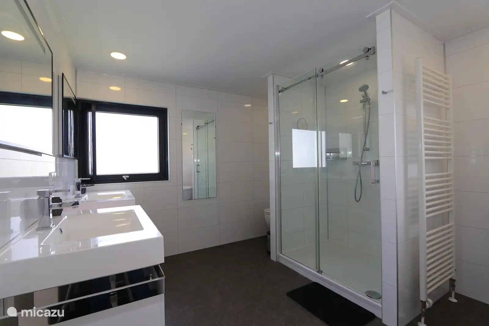 Douche en wasgelegheid 1ste etage