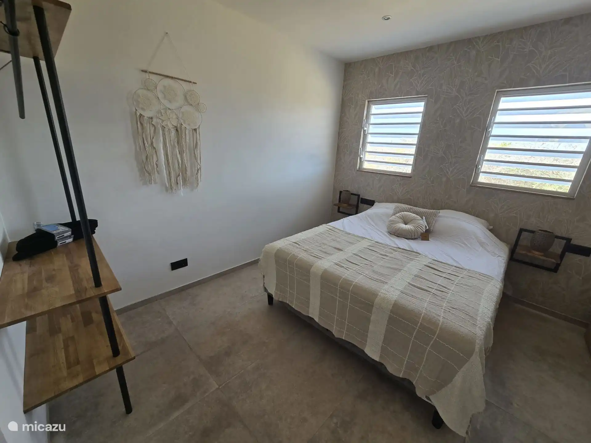 Schlafzimmer 2 mit einem angrenzenden schönen Badezimmer 