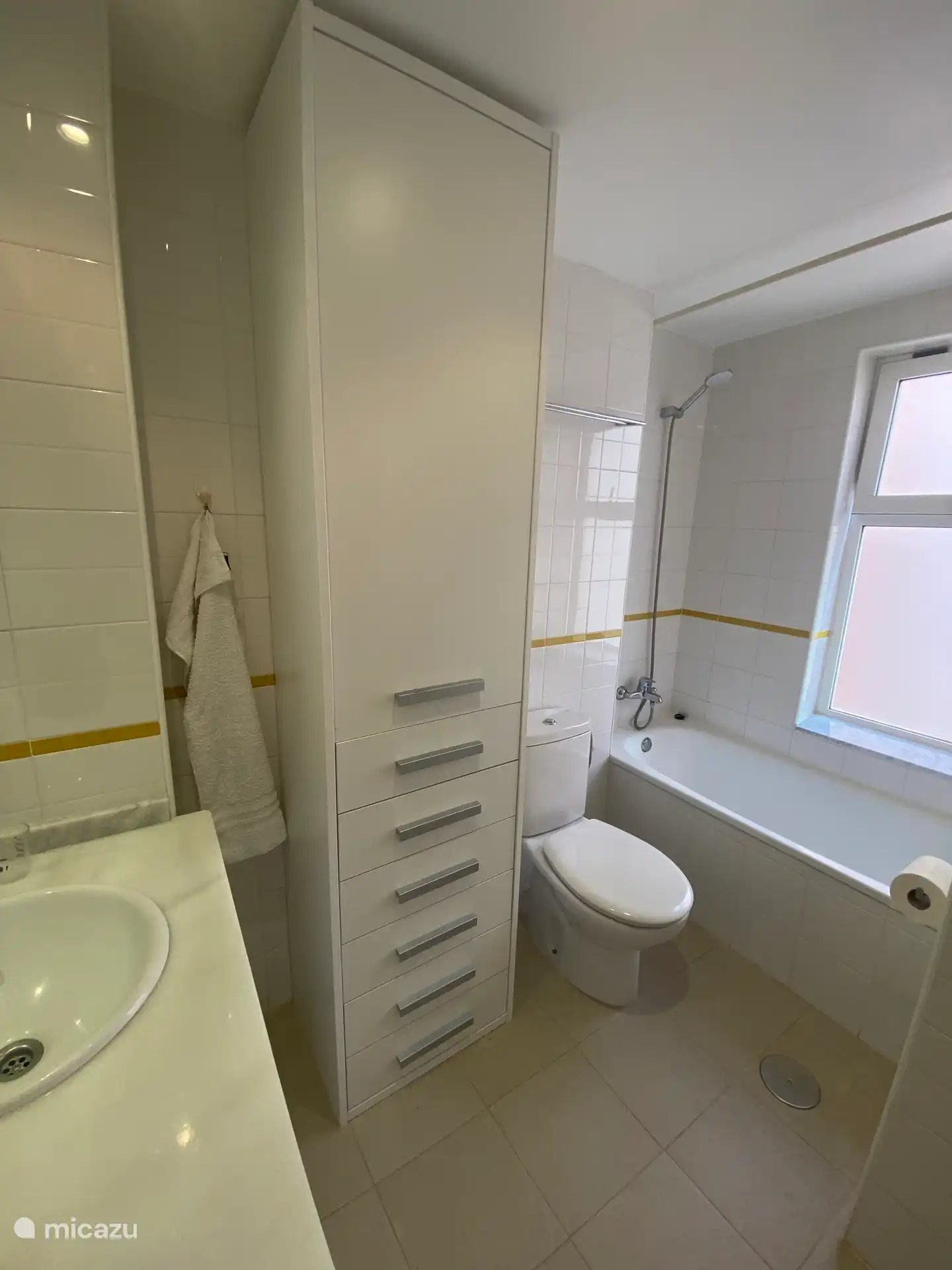Dormitorio principal con baño privado