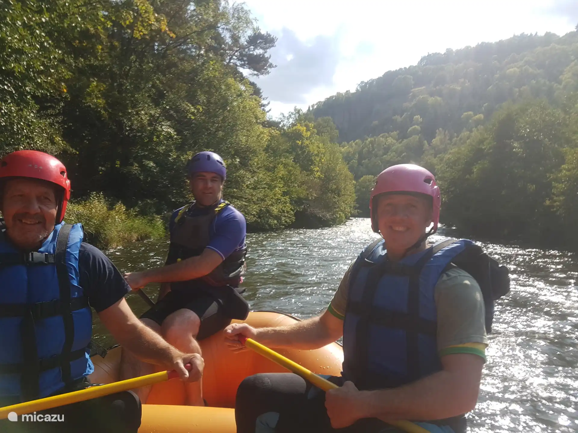 Rafting en aguas bravas contra los Aliados.