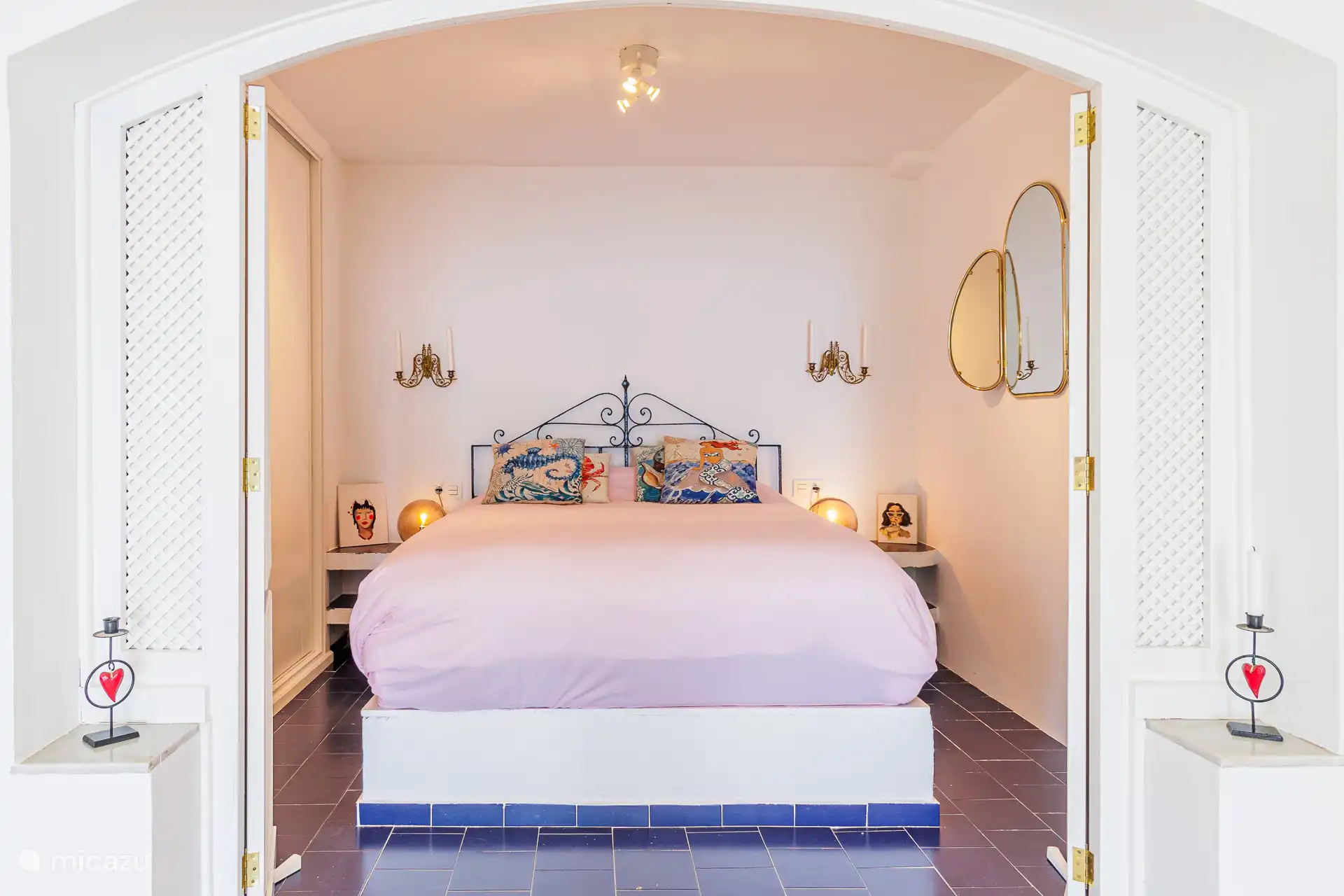 Extra 2-persoonsbed aangrenzend aan de hoofdslaapkamer