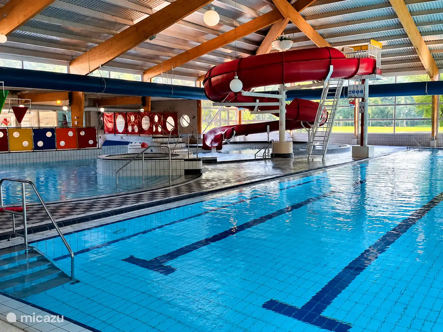 En tant qu’invité, vous avez un accès gratuit à la piscine De Barlage juste à côté du parc