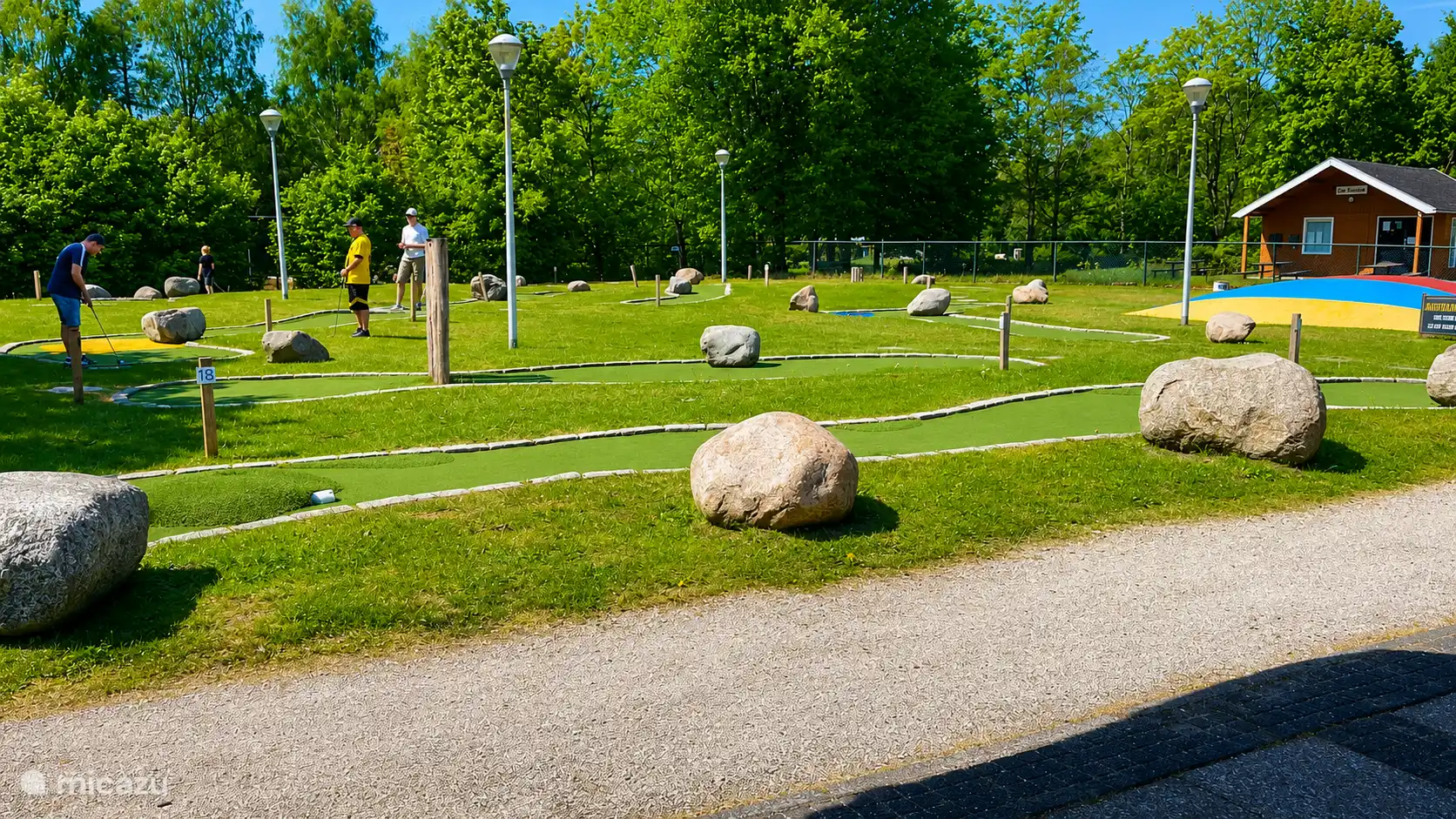 Mini-golf