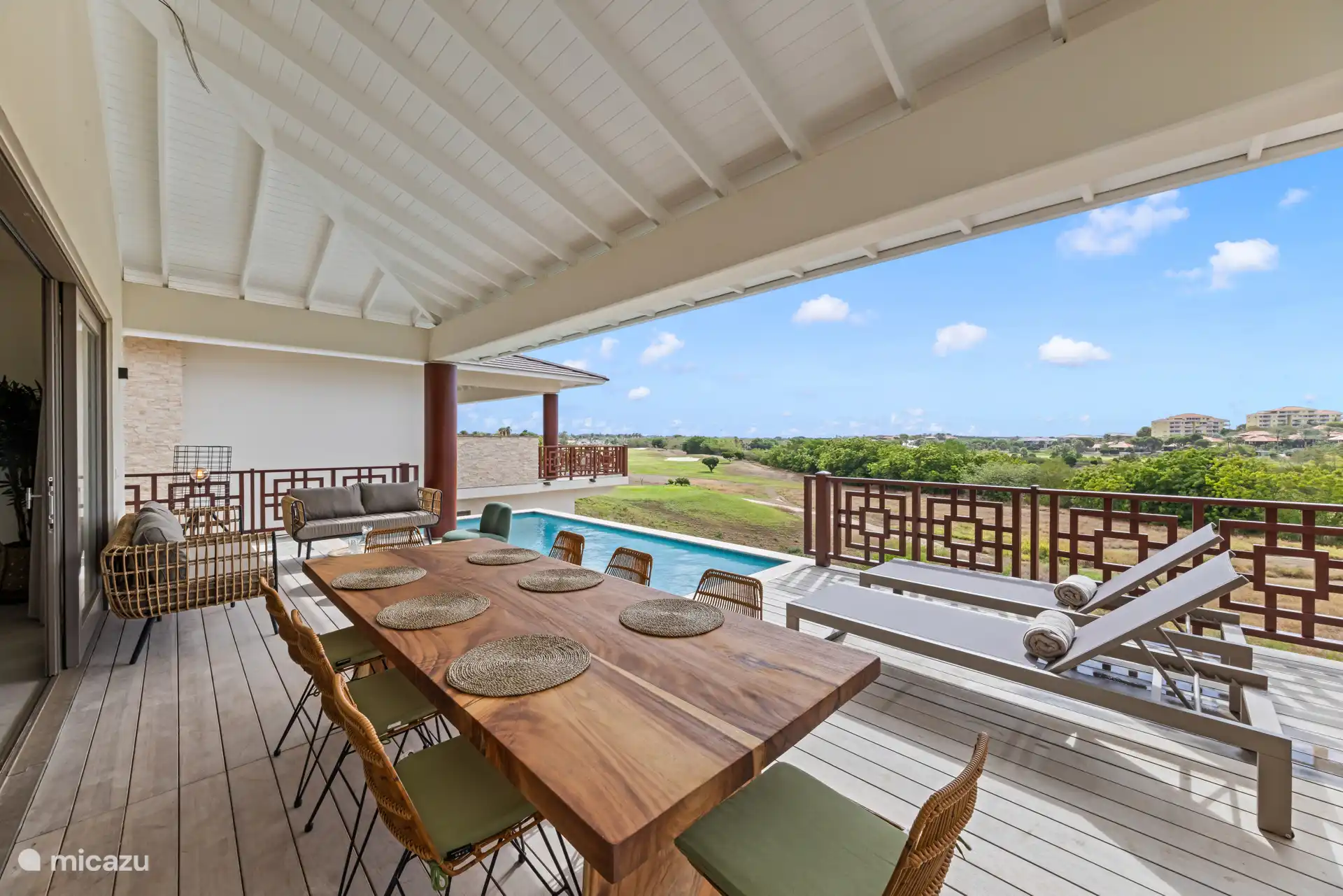 Genießen Sie einen Panoramablick über den Golfplatz, entspannen Sie sich an Ihrem privaten Pool und gehen Sie zu einem der schönsten Strände Curaçaos.