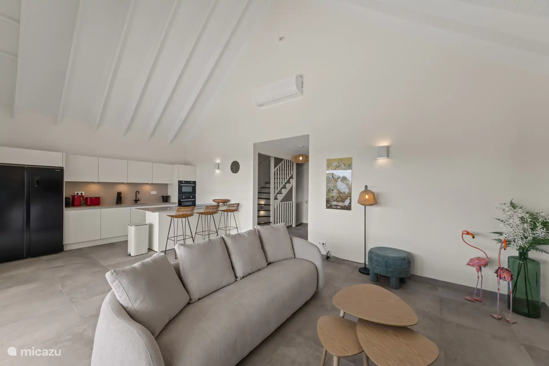 Geräumiges, komfortables Wohnzimmer.