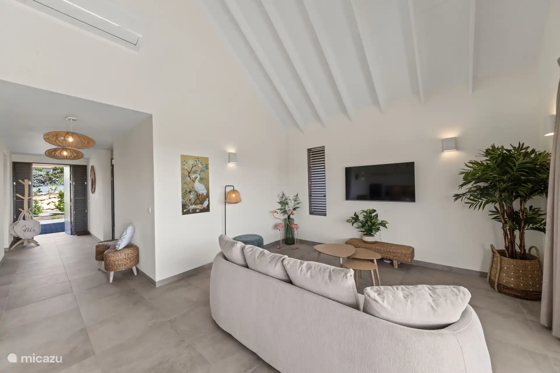 Im Inneren verbindet die Villa moderne karibische Architektur mit hochwertigen Oberflächen.