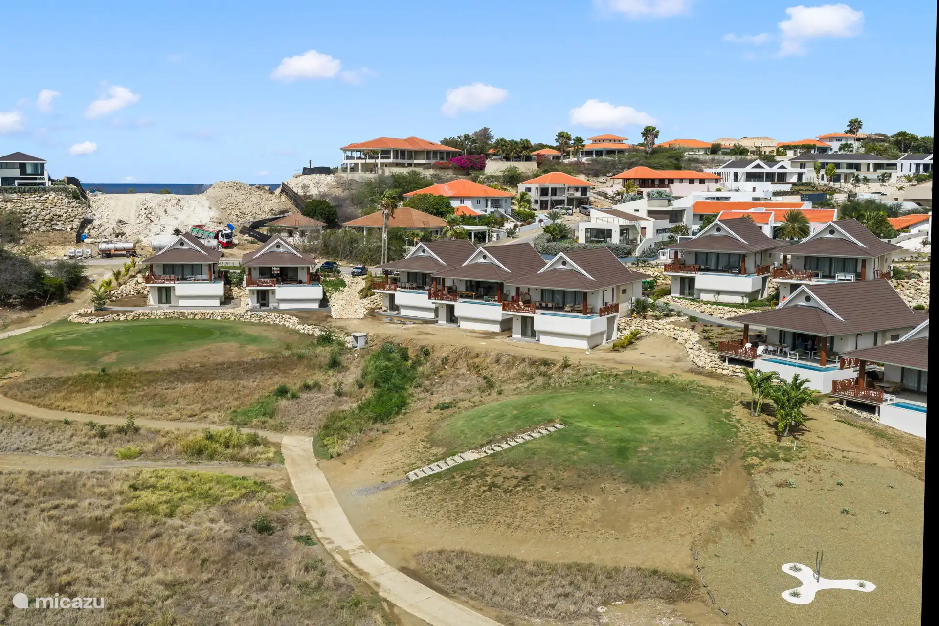 Villa Jazmyn 4 befindet sich direkt am Golfplatz.