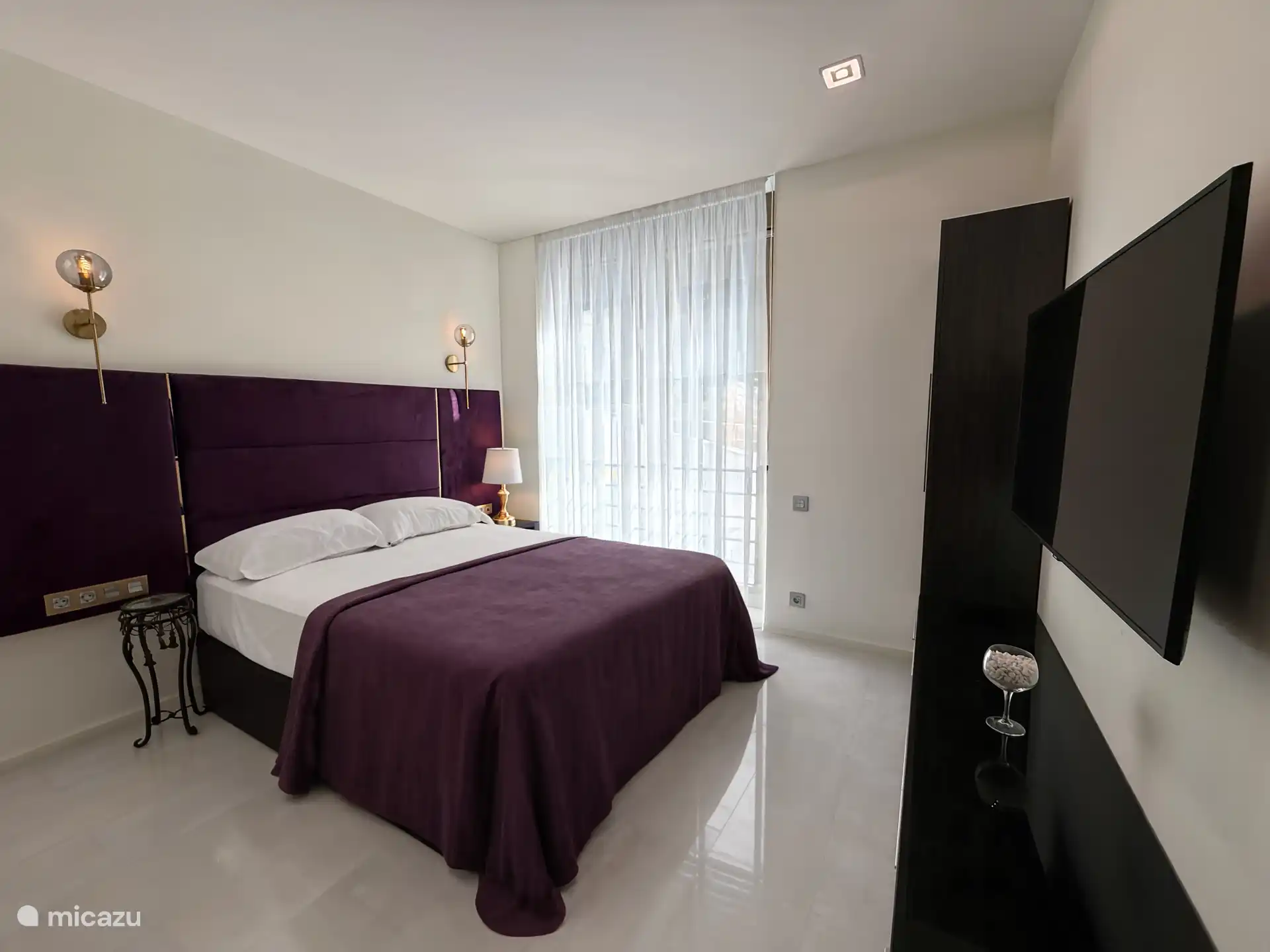 Tweepersoonsbed in slaapkamer 2 op de begane grond