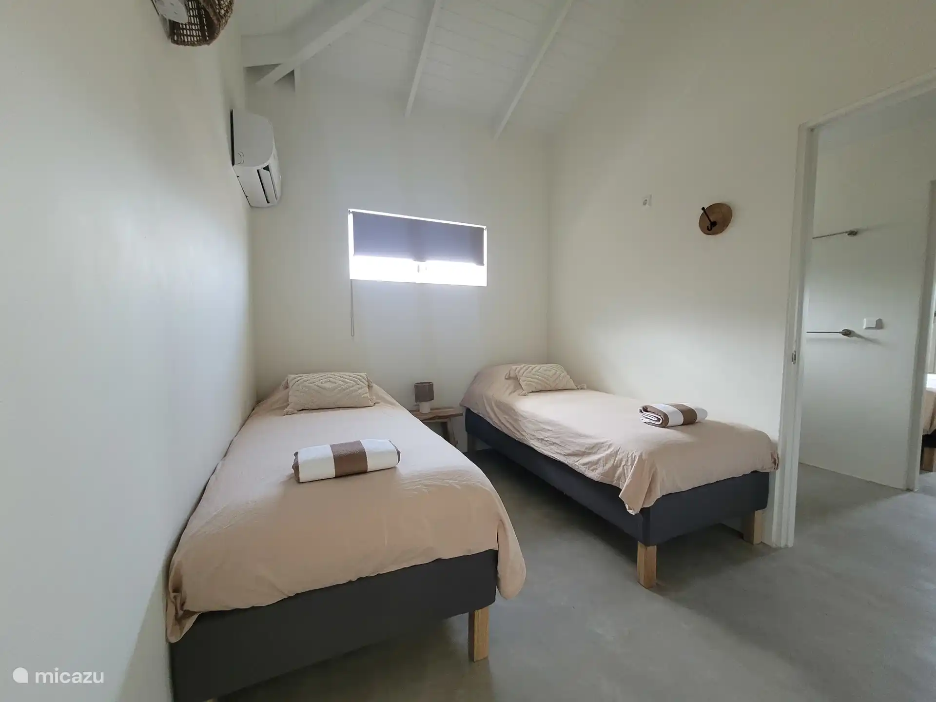 Slaapkamer met 2 aparte bedden 90x200cm
