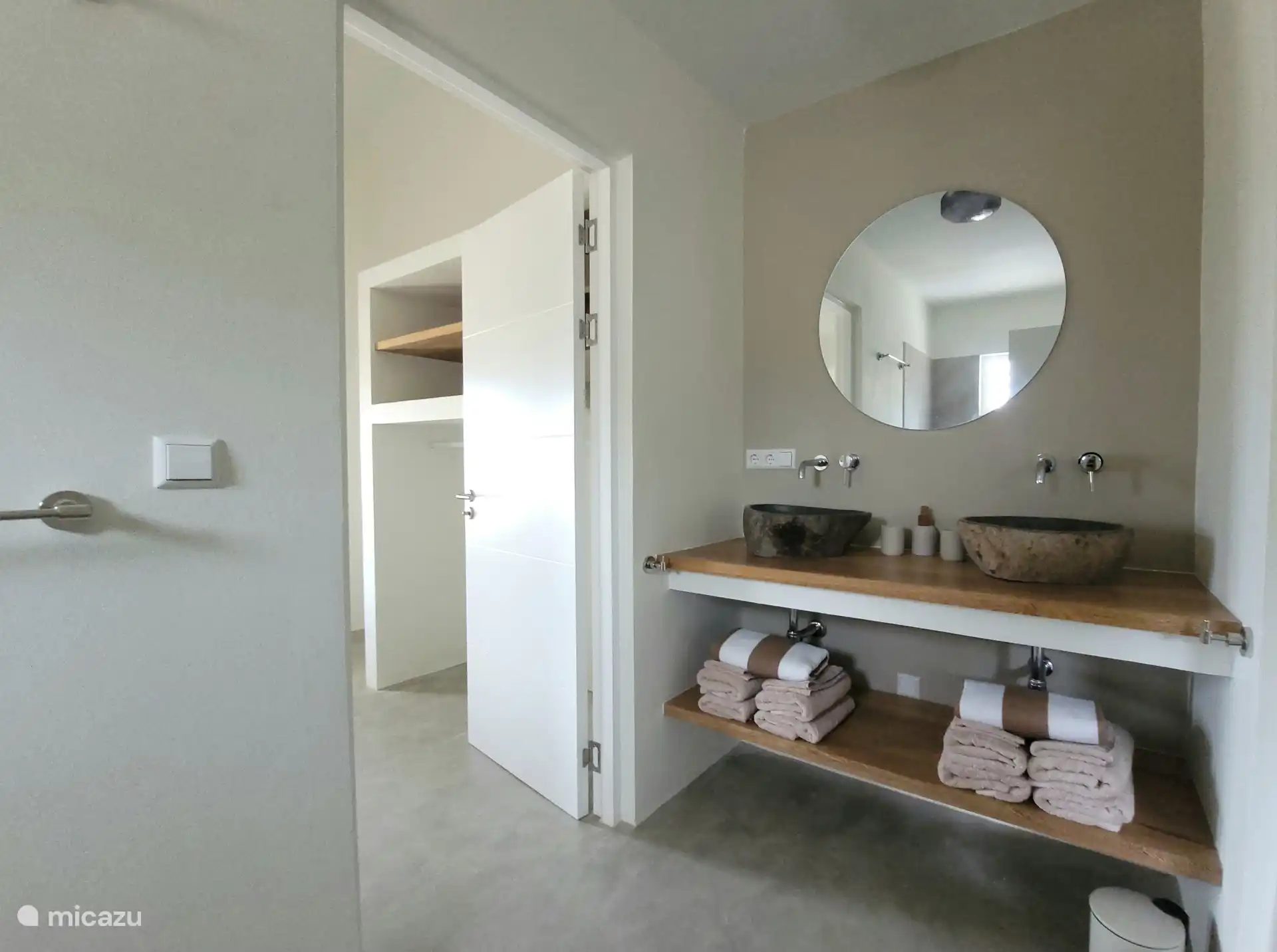 Doorloop naar de andere slaapkamer.