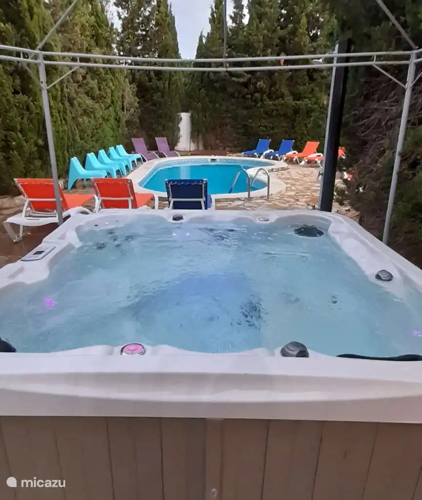 12 bedden, strand, jacuzzi, airco, 1000 Mb, foto 2