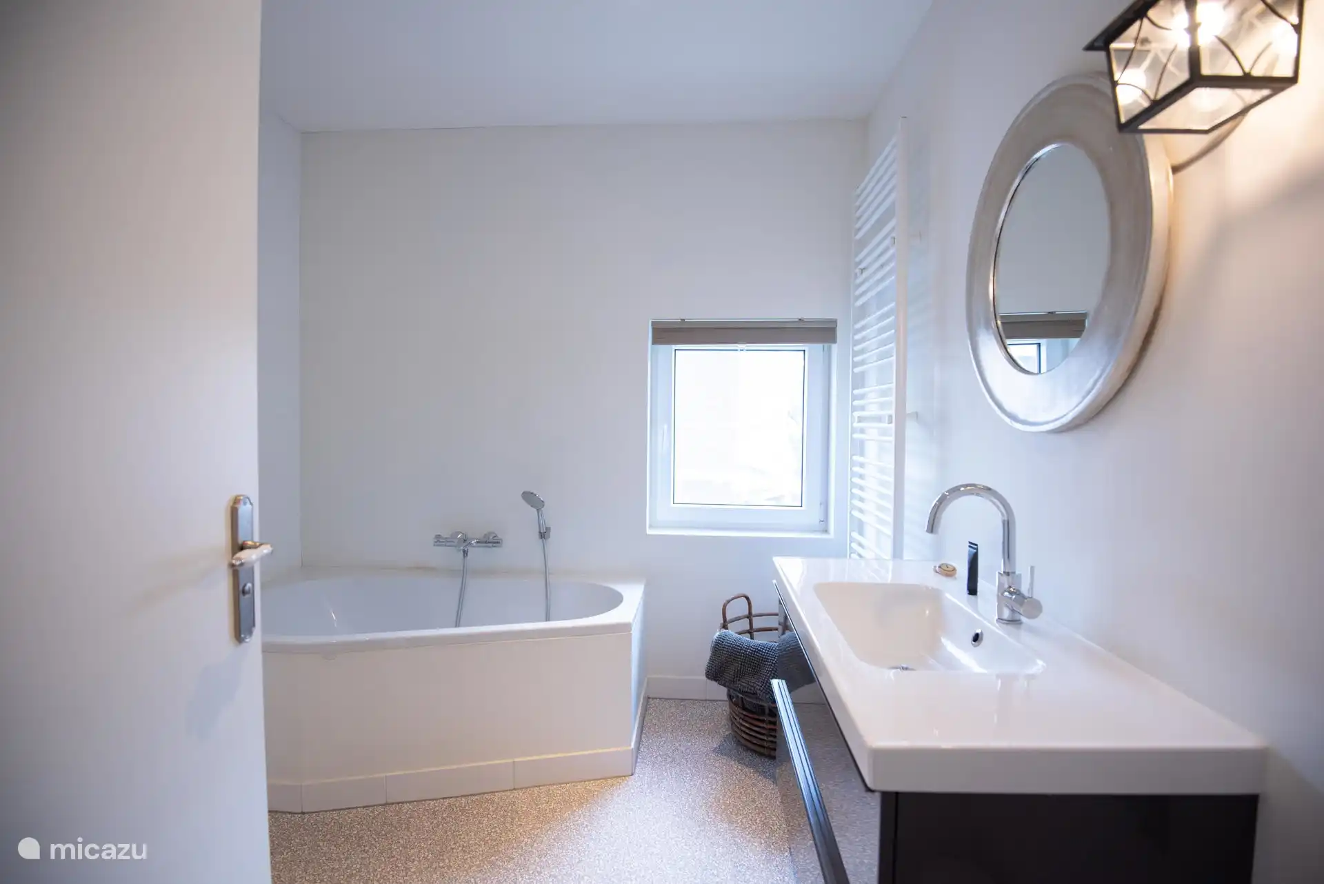 Badkamer met bad én douche