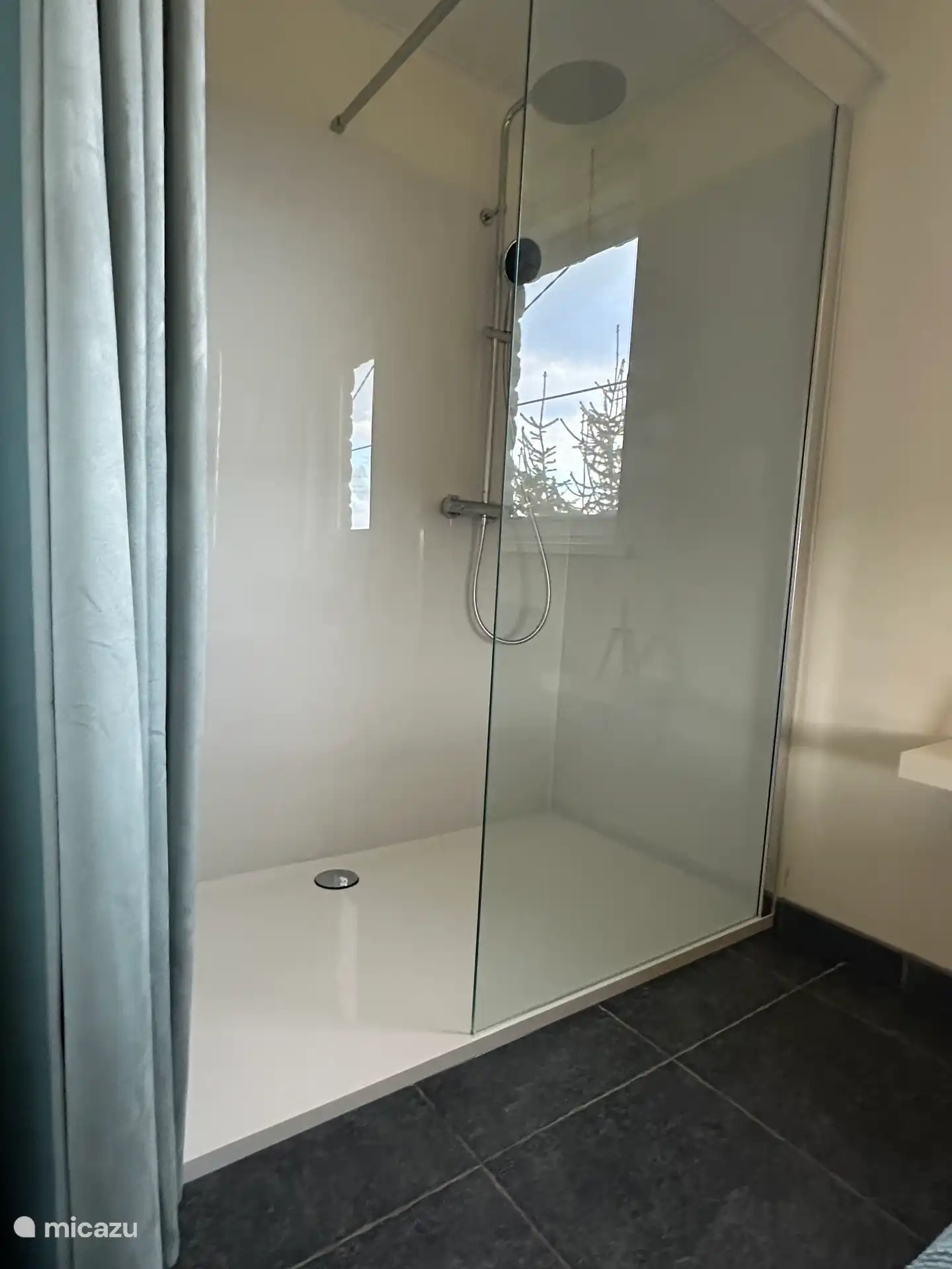 Douche 2 in slaapkamer 2