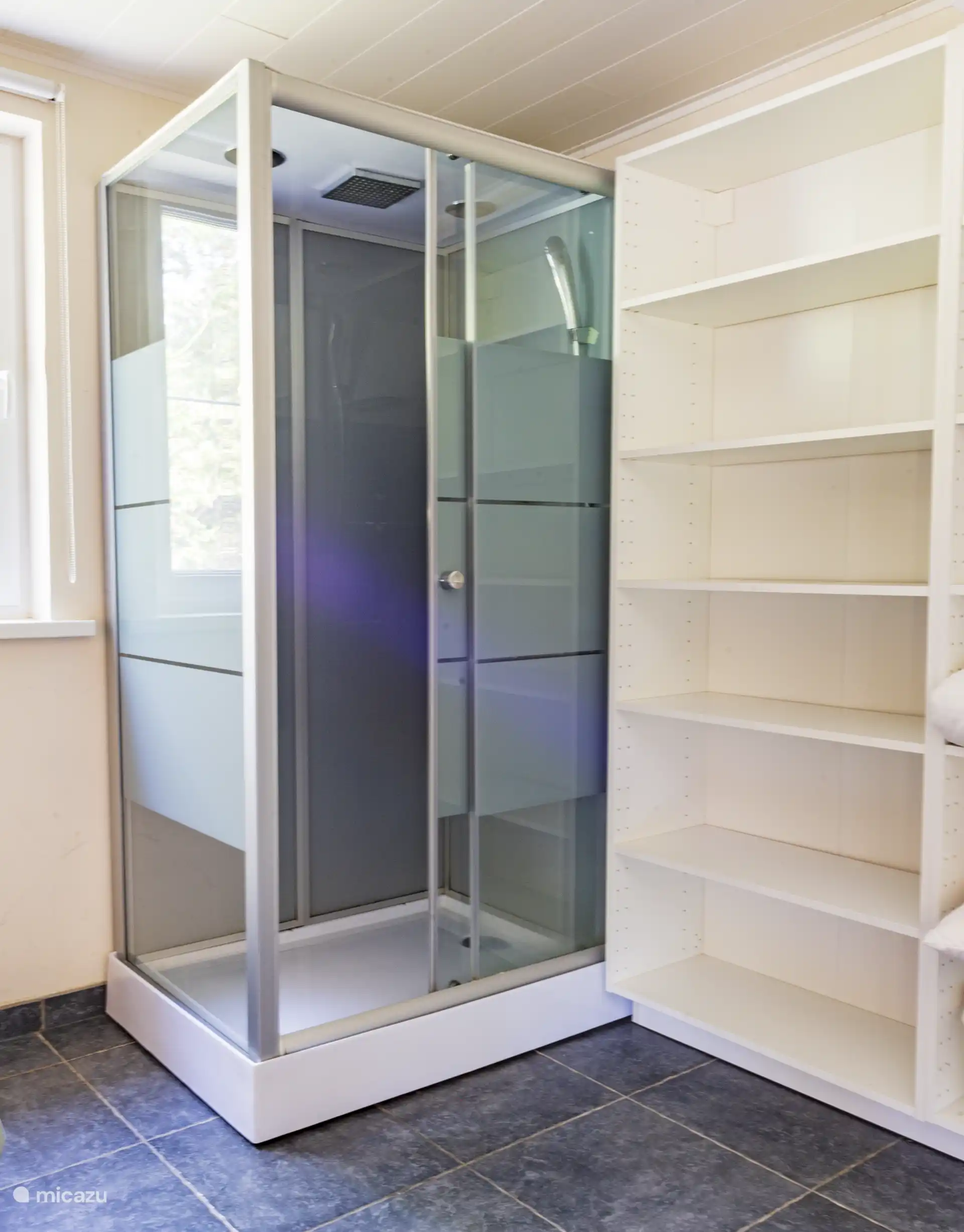 Douche 1 in slaapkamer 1