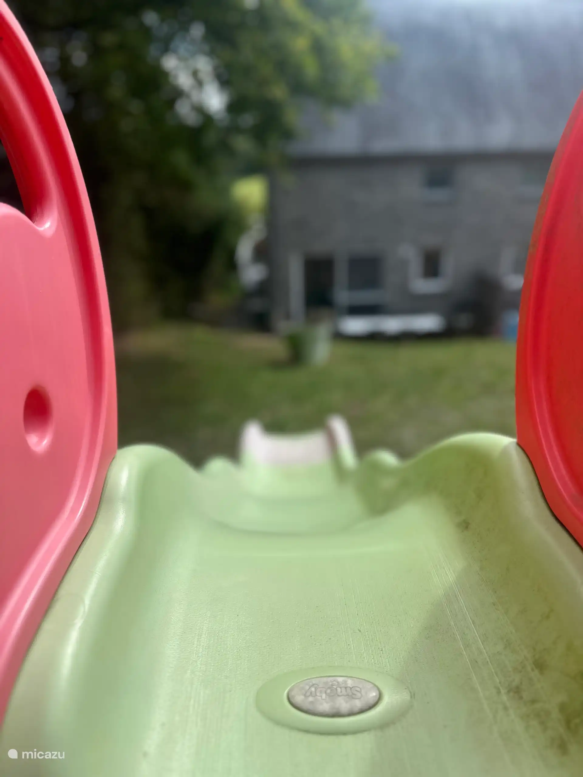 Detailshot glijbaan buiten