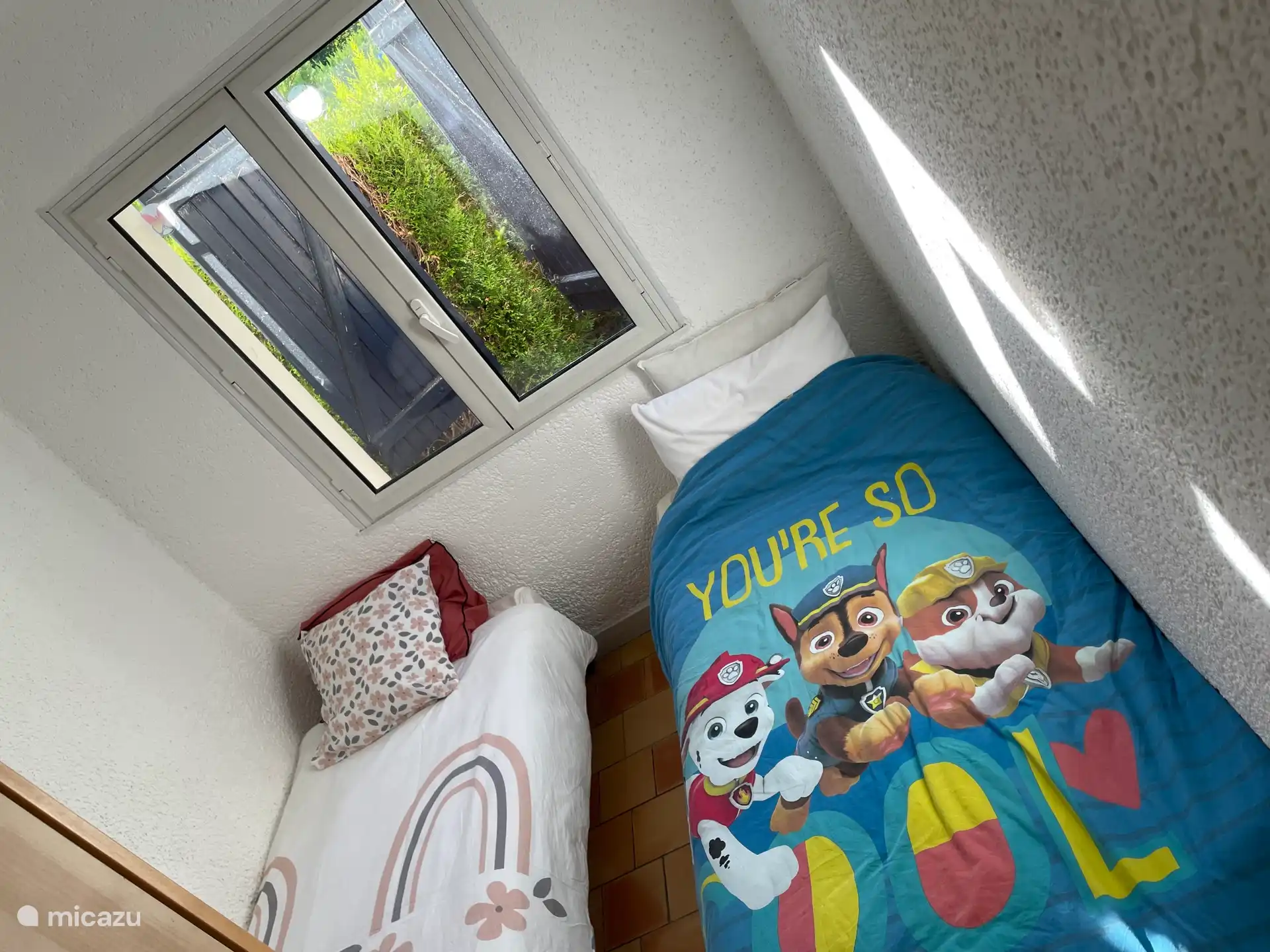 Slaapkamer 1 2 eenpersoonsbedden