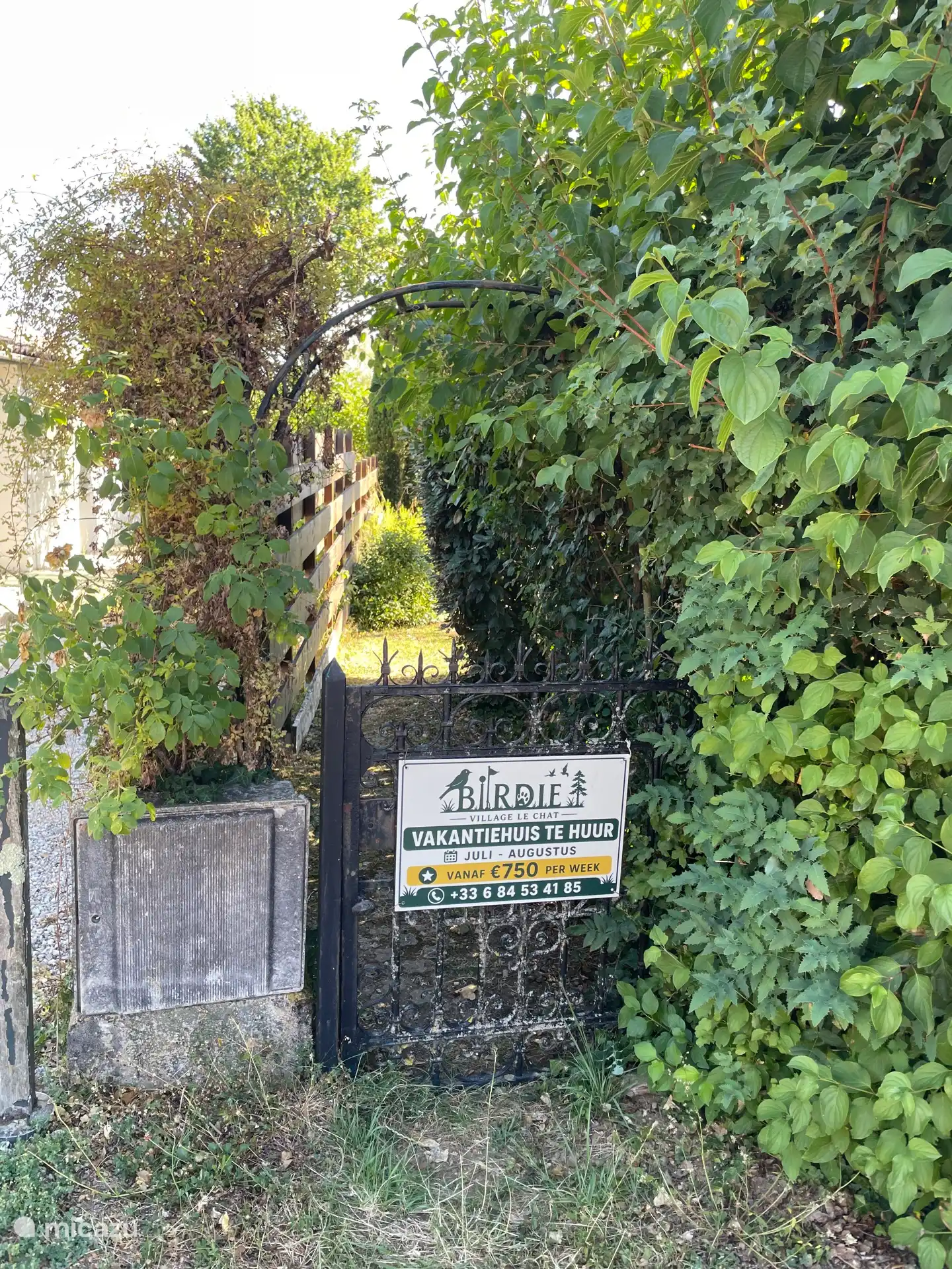 Toegang via de tuin vanaf het zwembad 