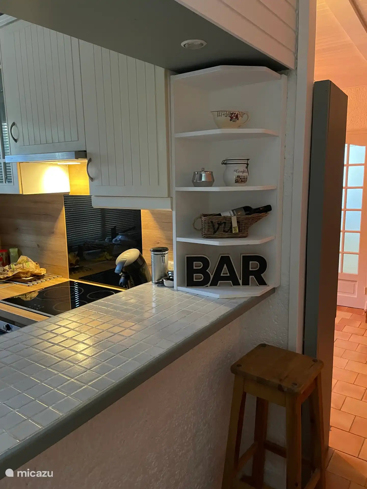 Barkeuken open naar woonkamer 