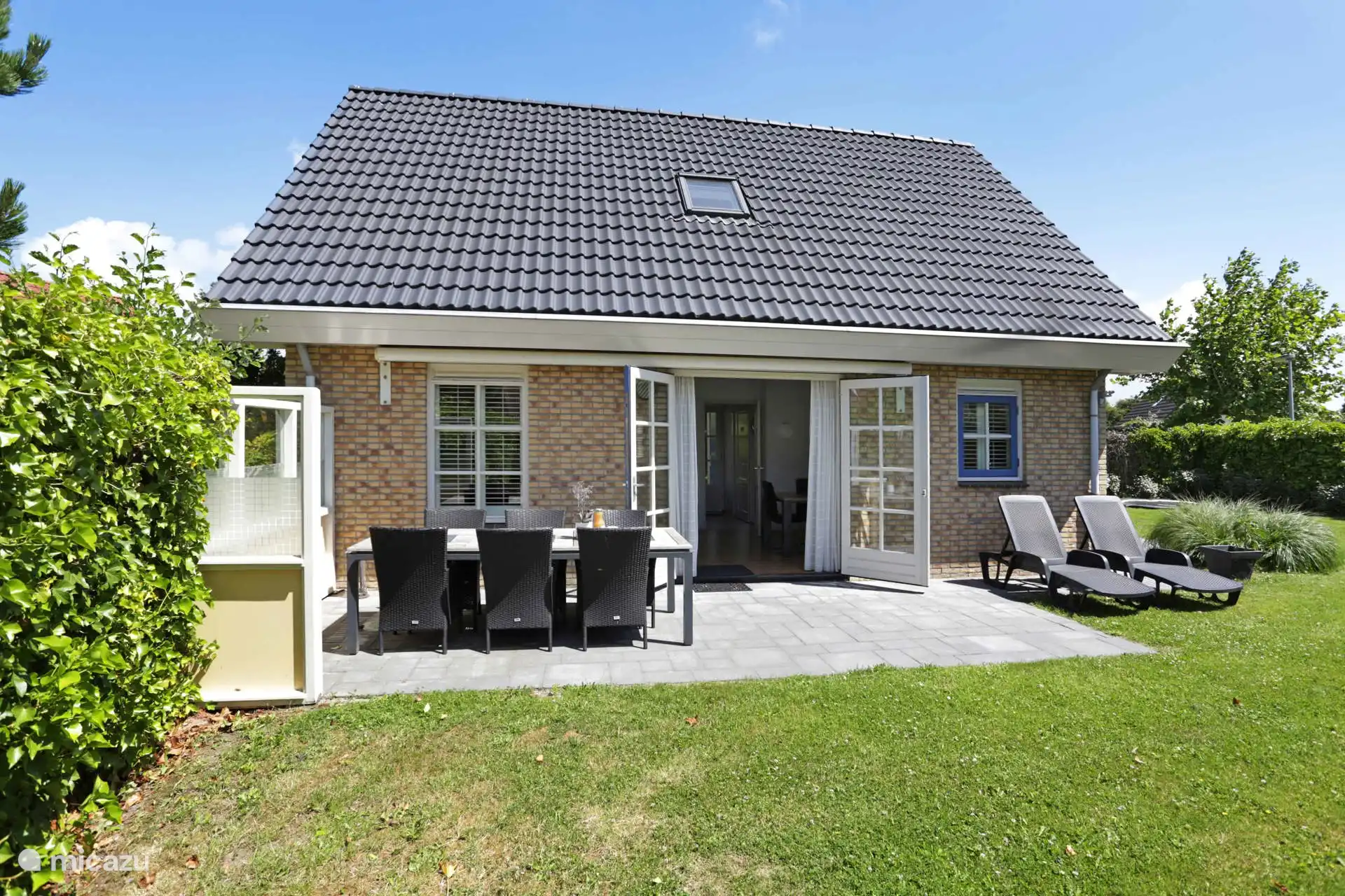 Terras met openslaande deuren