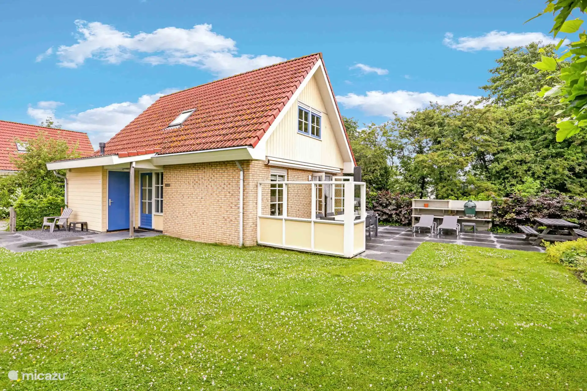 Volledig omheinde tuin