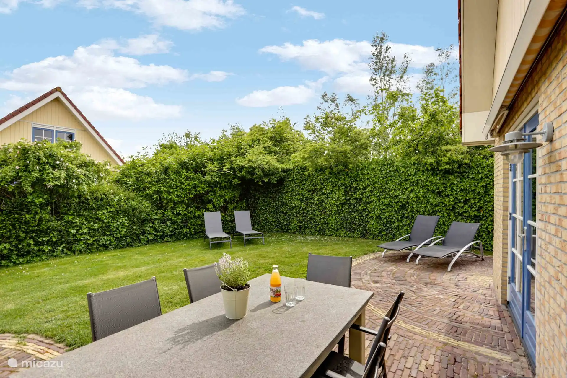 Ruime tuin met veel privacy