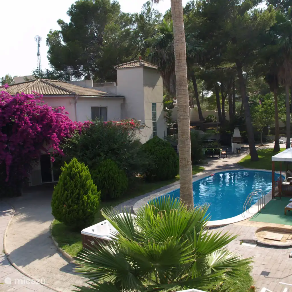 Villa 11 slkrs, jacuzzi, airco, bbq in Tres Cales