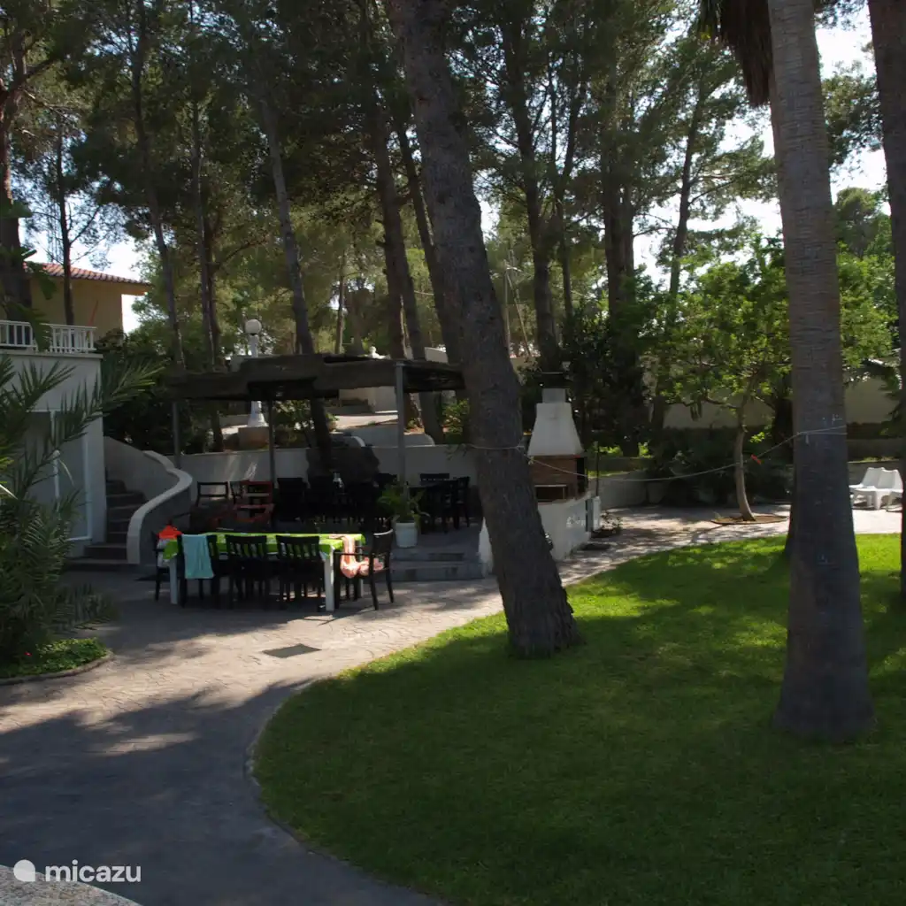 11 slkrs, jacuzzi, airco, bbq, foto 3