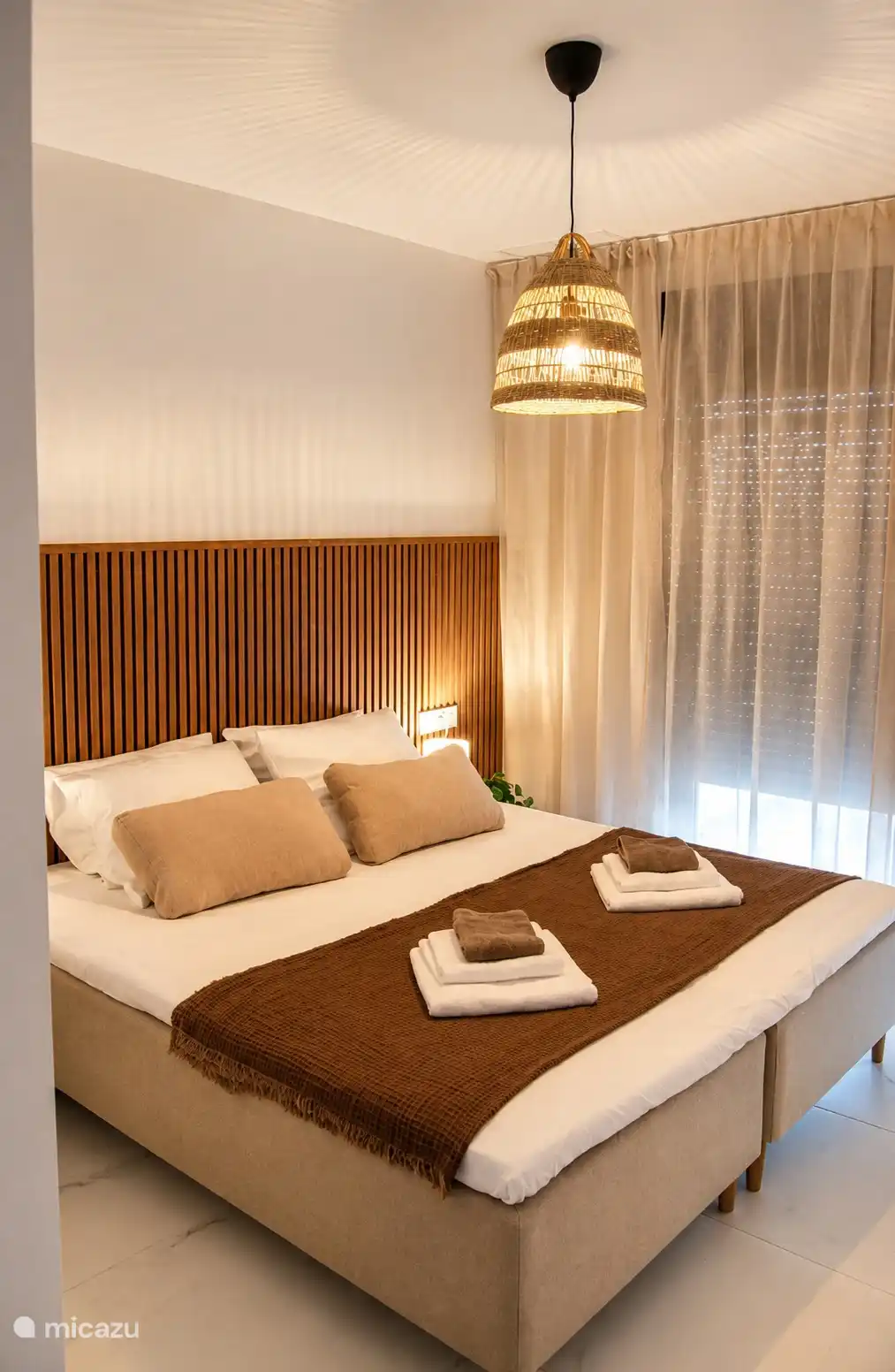 Hauptschlafzimmer. Dieser Raum hat direkten Zugang zum Balkon