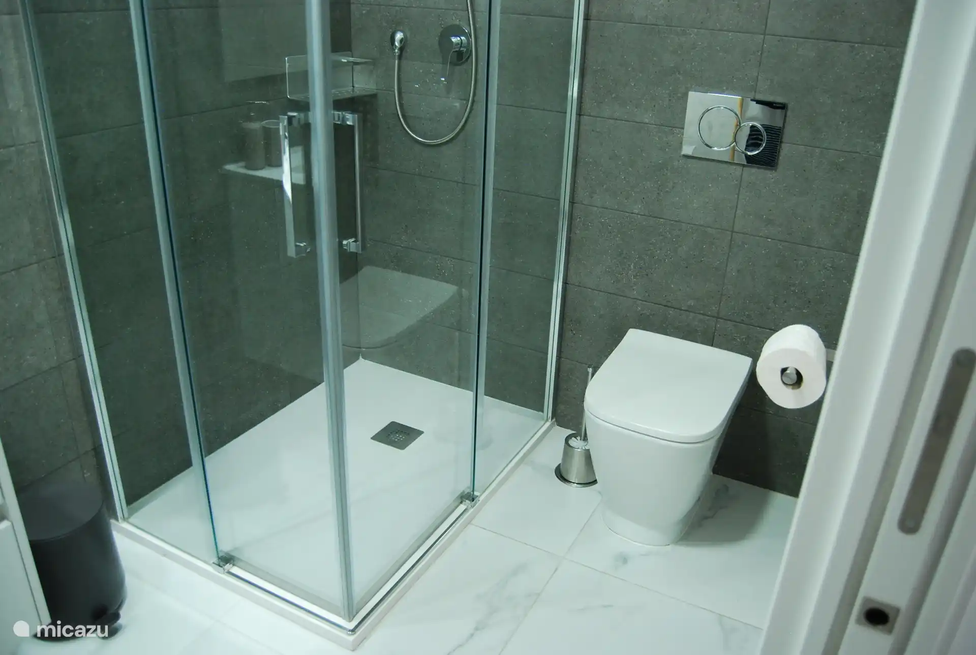 Zweites Badezimmer