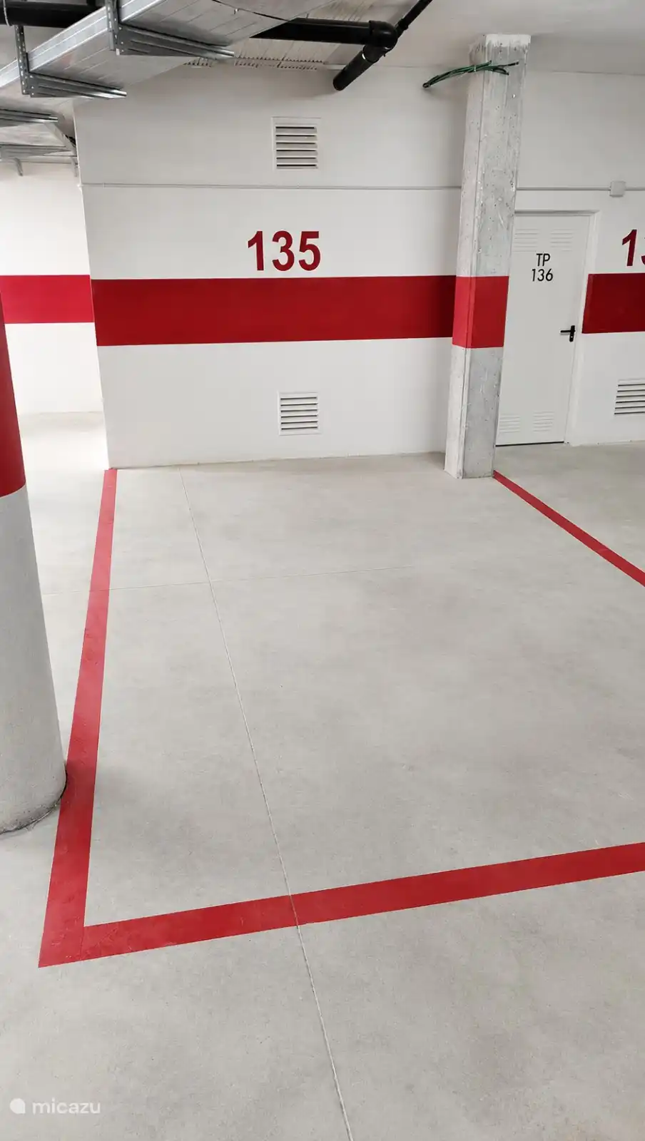 Privater Parkplatz in der Garage