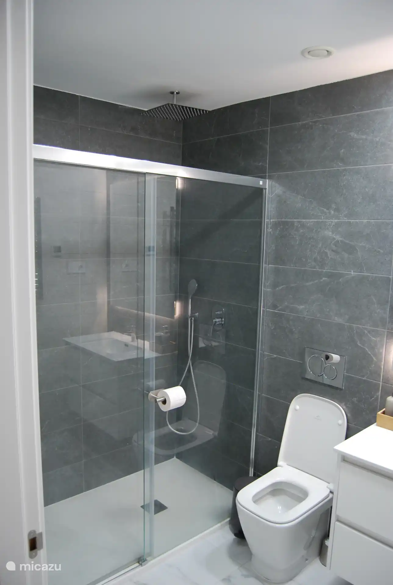 Badezimmer direkt zugänglich vom Hauptschlafzimmer aus