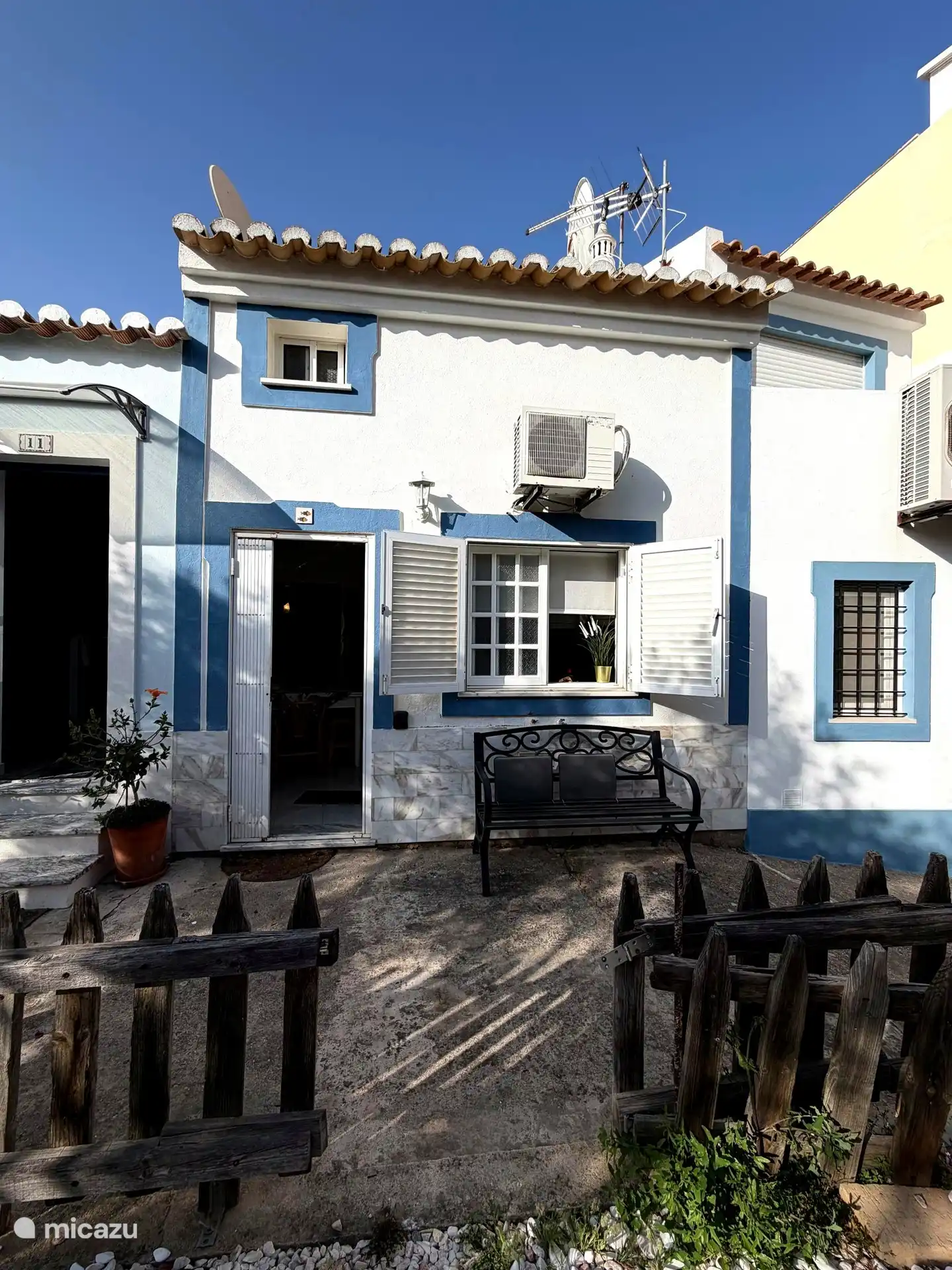 Sylvester Arade in Portugal, Algarve, Ferragudo - terraced house