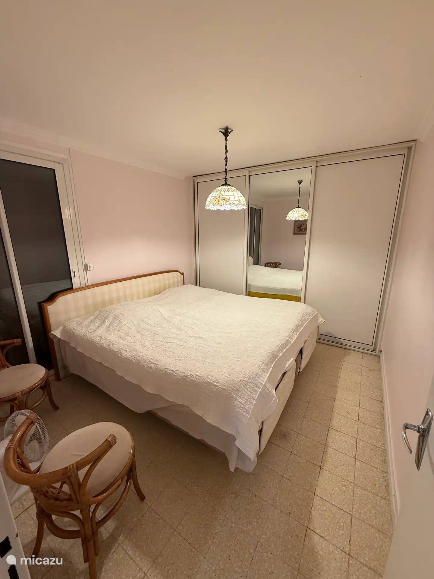 Dormitorio.1 Rosa, con cama super king Hastens
