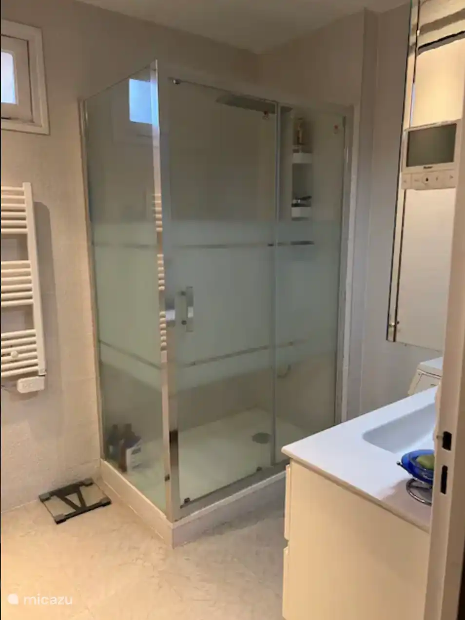 Baño, ducha con 3 opciones de agua